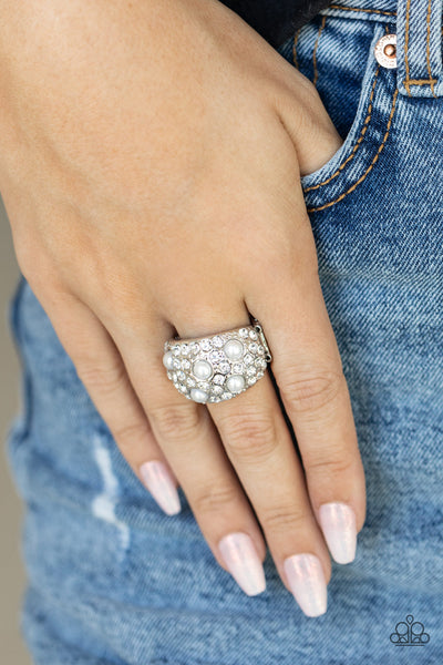 Gatsbys Girl - White Ring Paparrazi Accessories